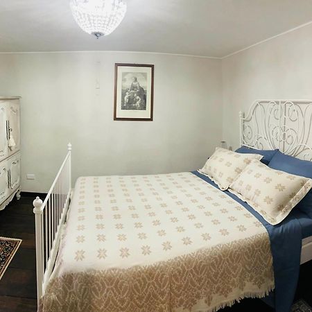 La Gialla Di Via Silvano 12 Monforte D'Alba Ngoại thất bức ảnh