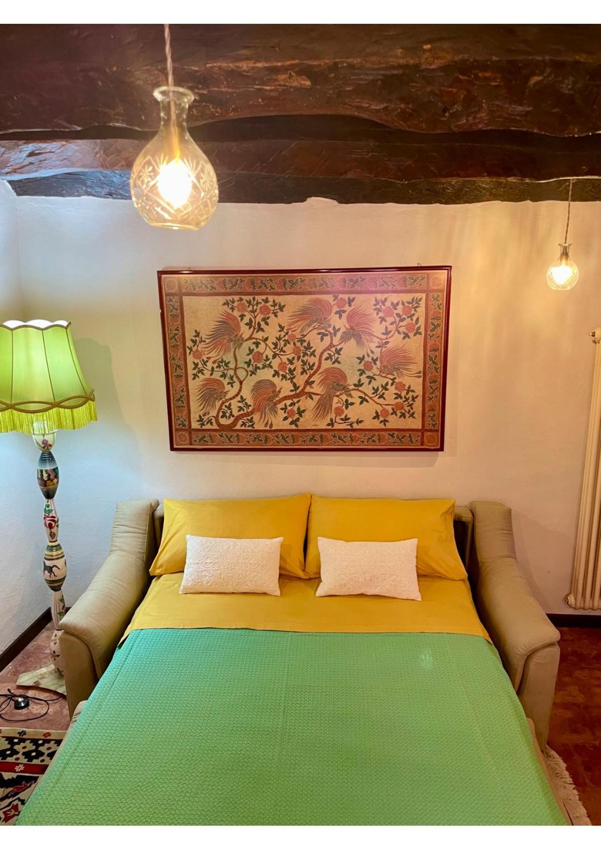 La Gialla Di Via Silvano 12 Monforte D'Alba Ngoại thất bức ảnh