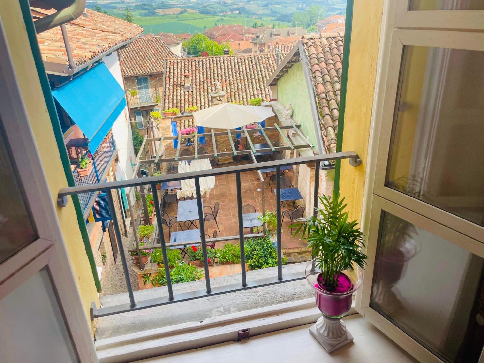 La Gialla Di Via Silvano 12 Monforte D'Alba Ngoại thất bức ảnh